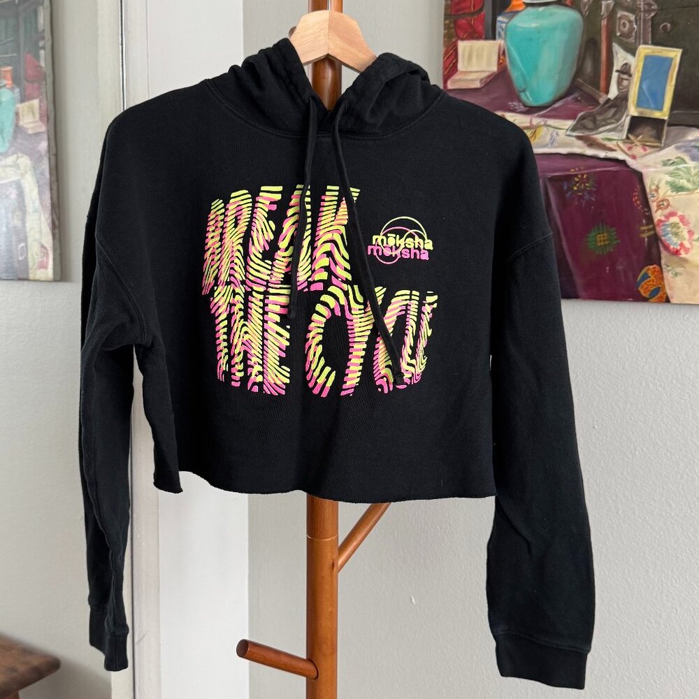 Cropped Pullover Hoodie in Black with "Break the Cycle" Graphic